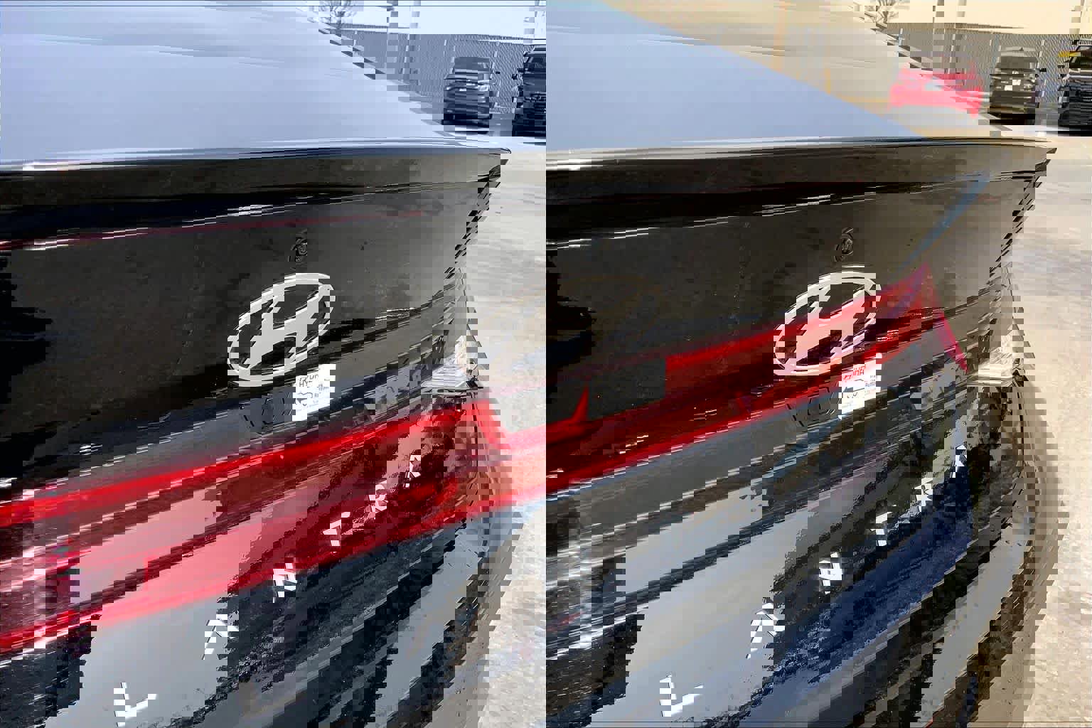 Used 2025 Hyundai Elantra Sport image 10