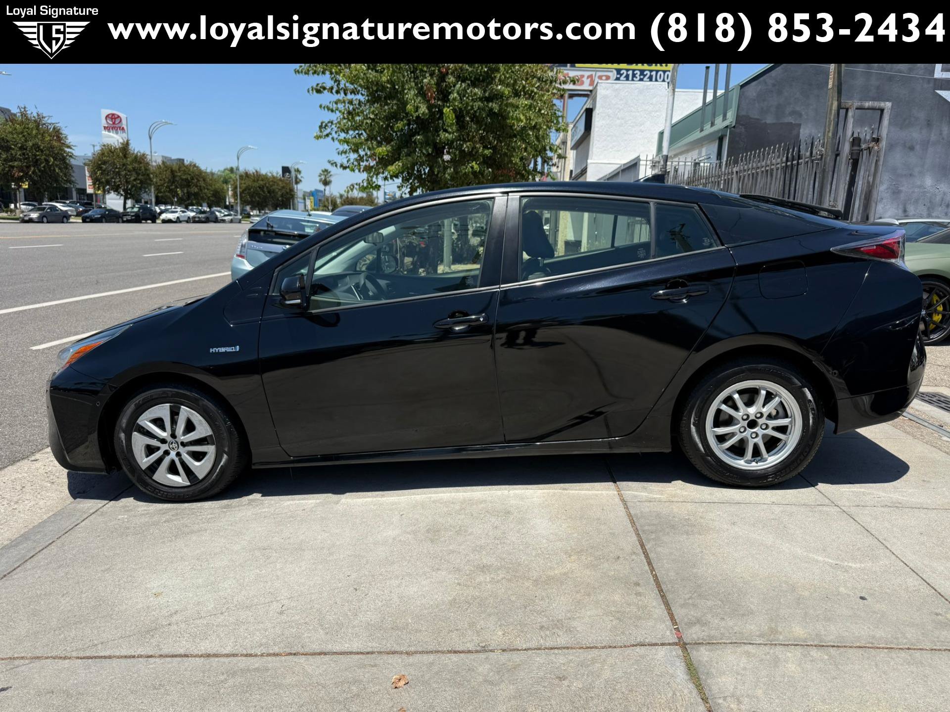 Used 2018 Toyota Prius Two w/ Prius Two Safety Plus Package FWD image 4
