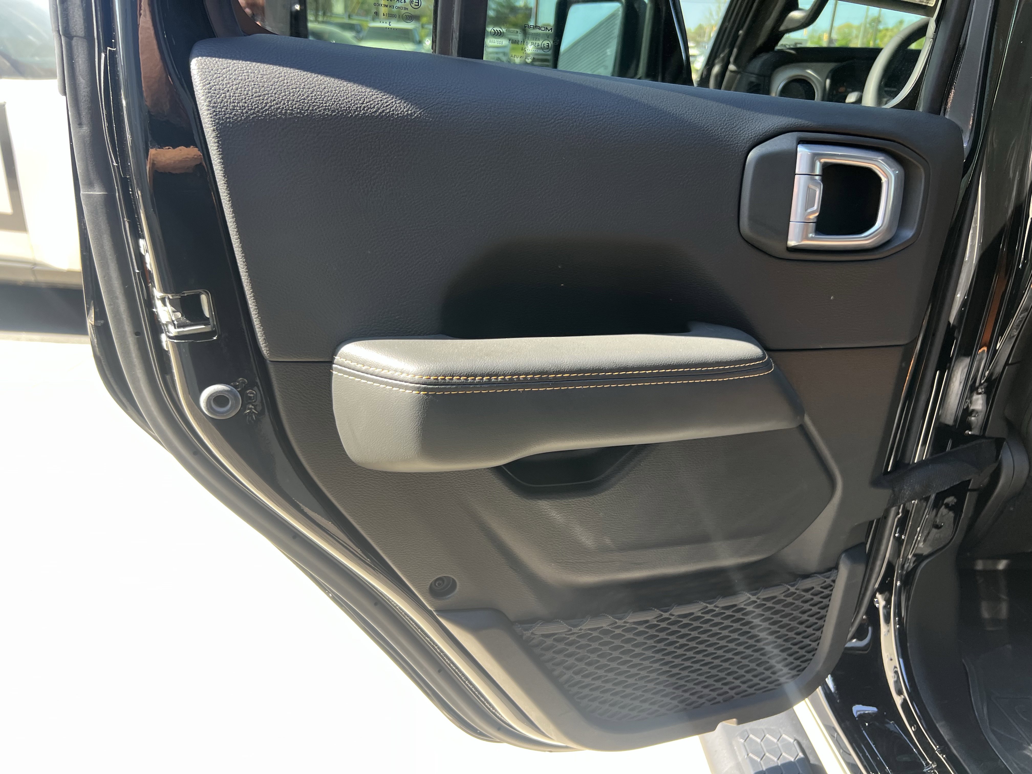 Used 2024 Jeep Wrangler Sahara image 29