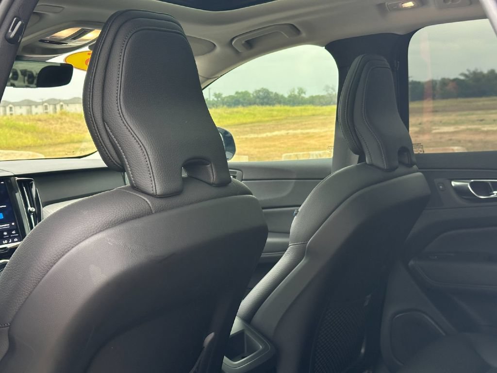 Used 2025 Volvo XC60 B5 Plus AWD/4WD image 18