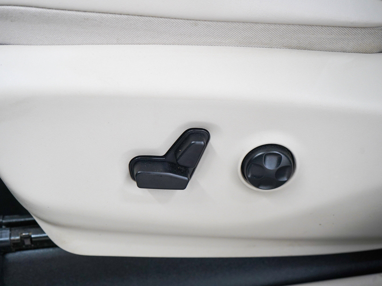 Used 2018 Chrysler Pacifica Limited w/ Advanced Safetytec Group FWD image 26
