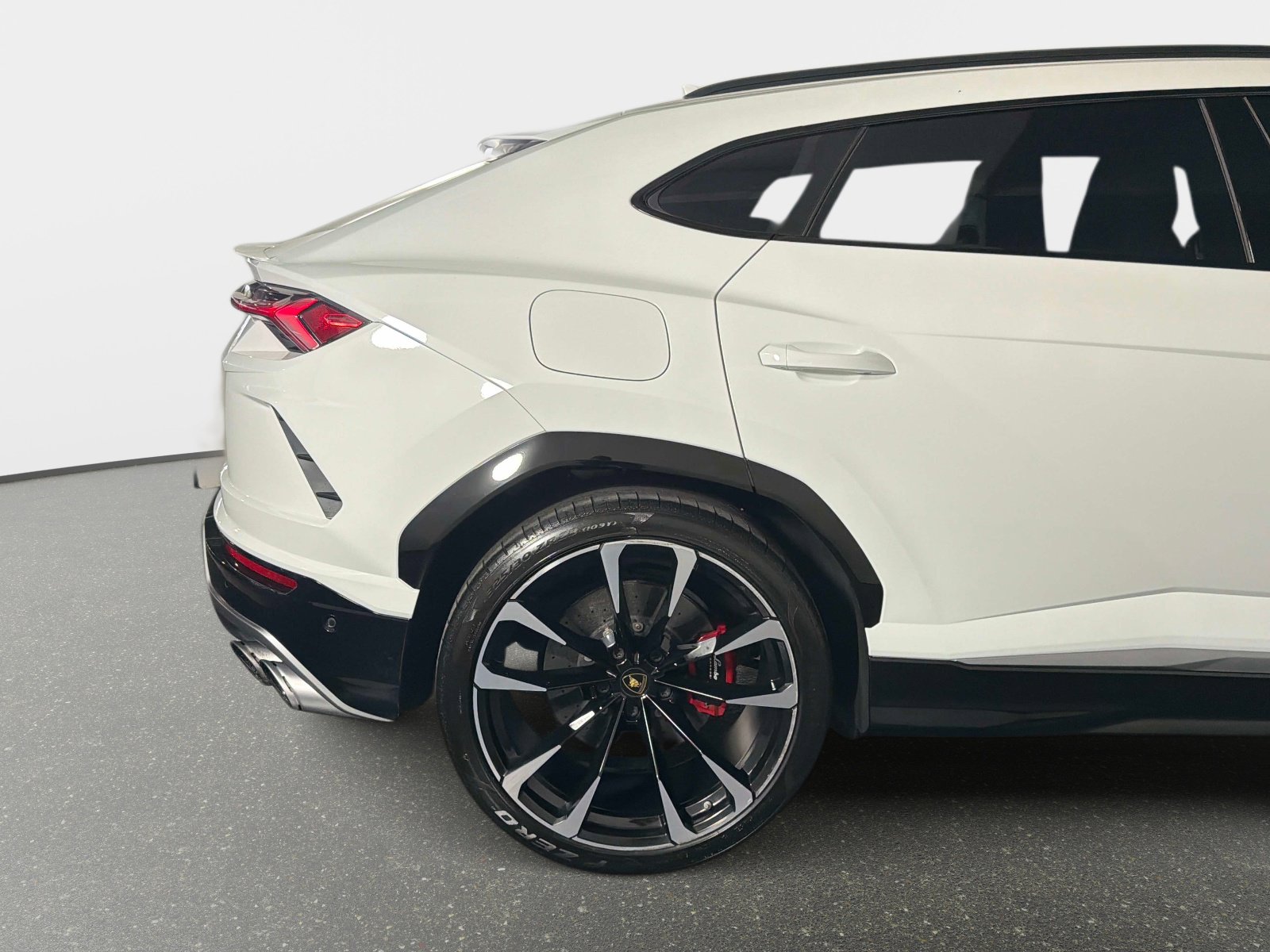 Used 2019 Lamborghini Urus AWD/4WD image 18
