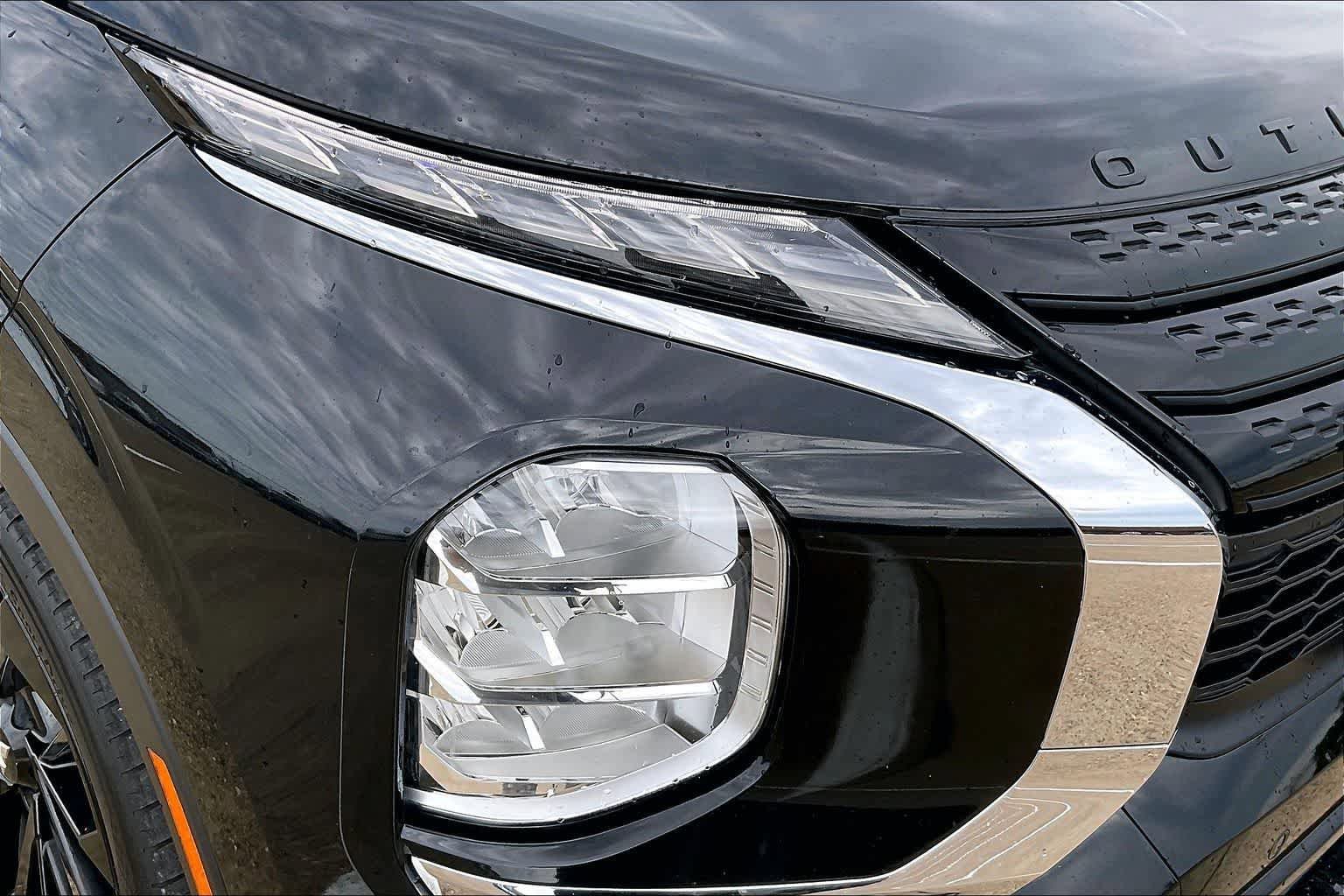 Used 2023 Mitsubishi Outlander SE Black Edition FWD image 30