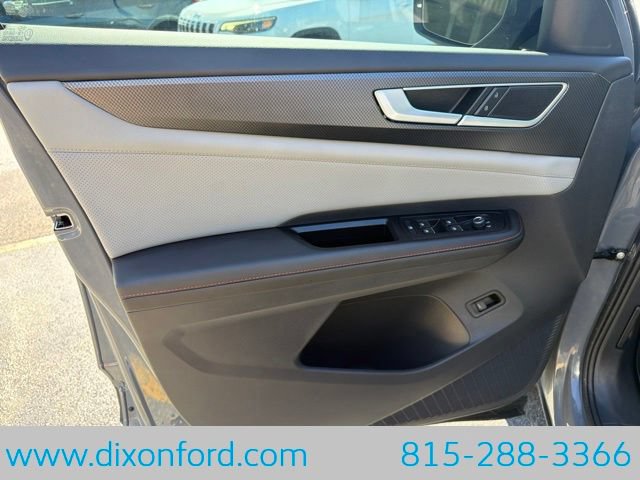Used 2025 Volkswagen Atlas Peak Edition SE AWD/4WD image 25