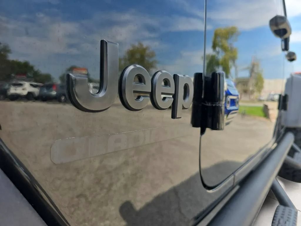 Used 2020 Jeep Gladiator Sport w/ Quick Order Package 24S AWD/4WD image 40