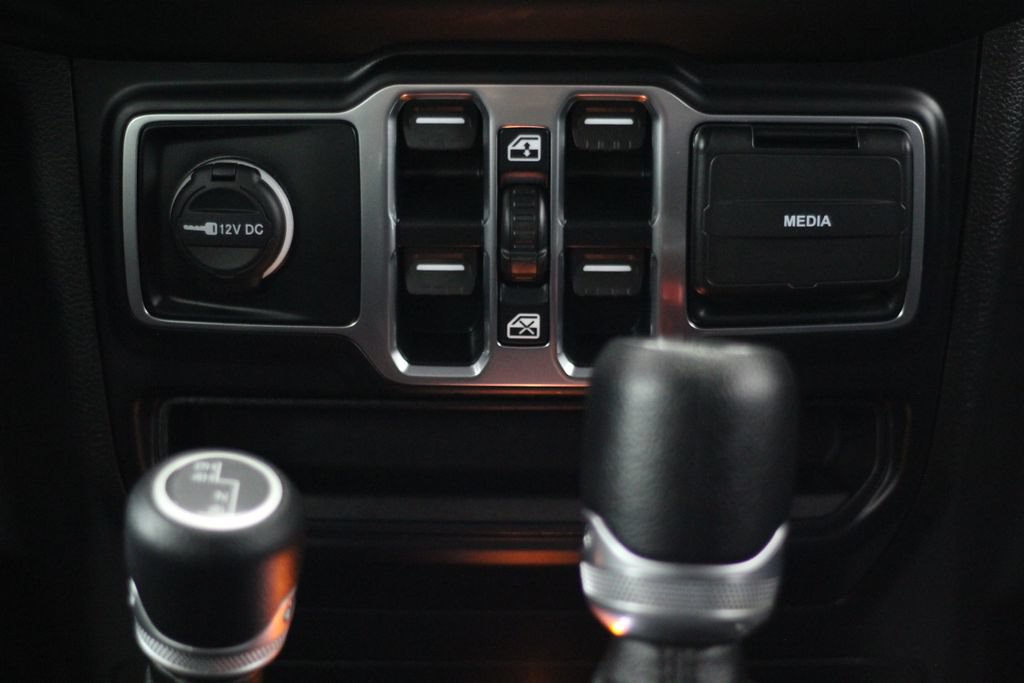 Used 2023 Jeep Gladiator Sport AWD/4WD image 25