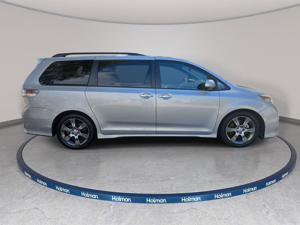 Used 2015 Toyota Sienna SE image 5