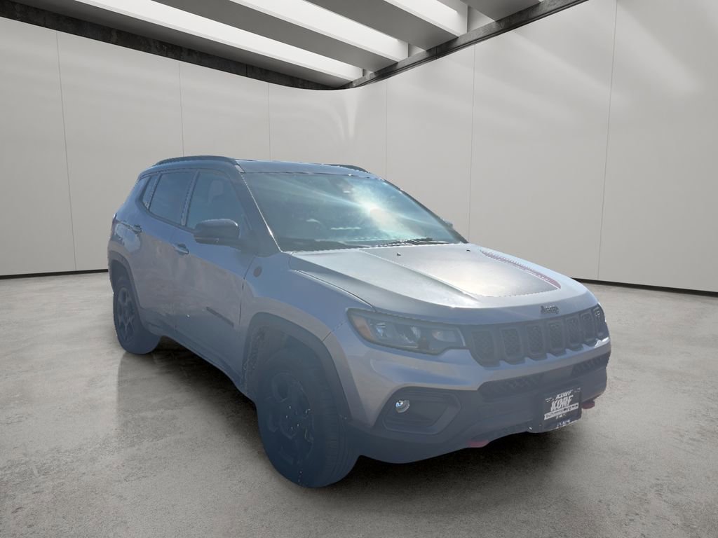 Used 2024 Jeep Compass Trailhawk image 3