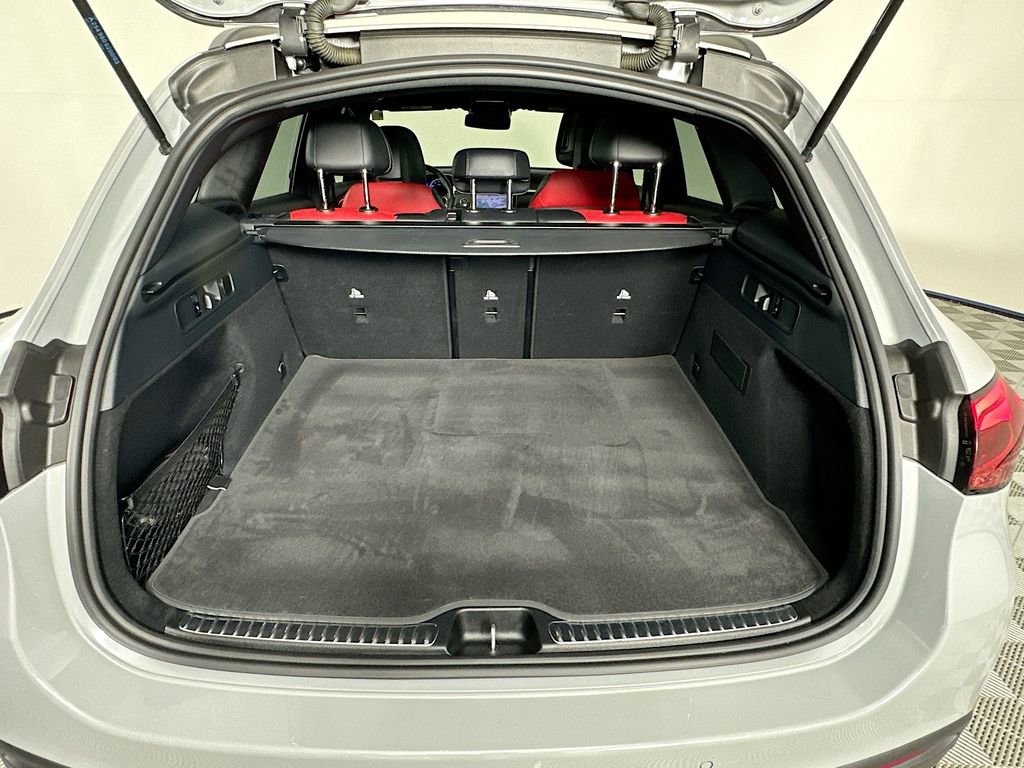 Used 2025 Mercedes-Benz GLC 300 4MATIC image 27