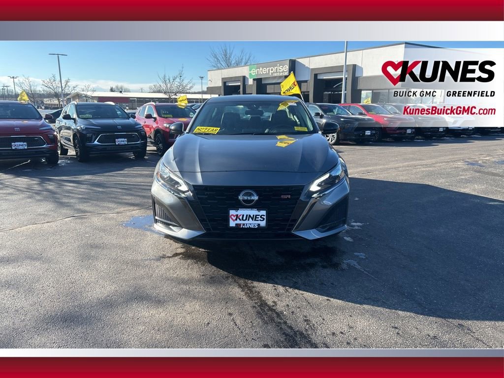 Used 2024 Nissan Altima 2.5 SR AWD/4WD image 11
