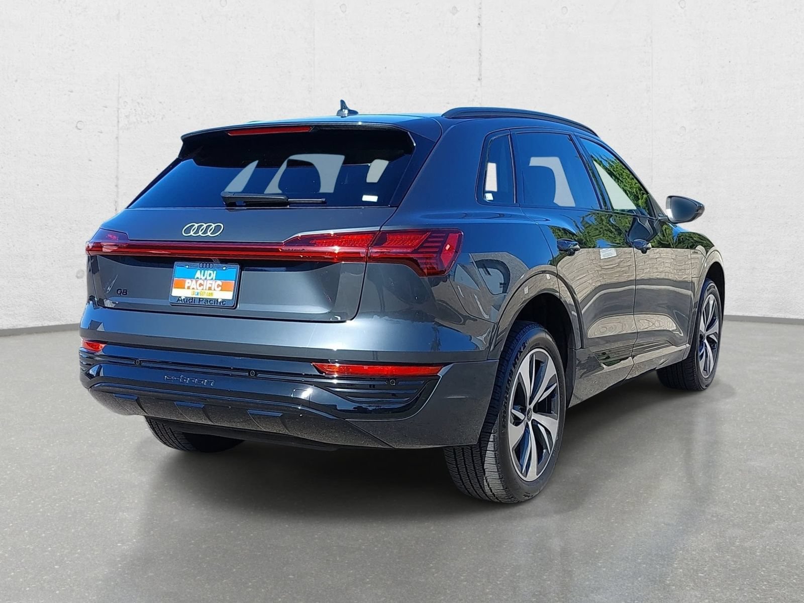 Used 2024 Audi Q8 e-tron Premium Plus AWD/4WD image 5