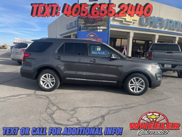 Used 2017 Ford Explorer XLT image 2