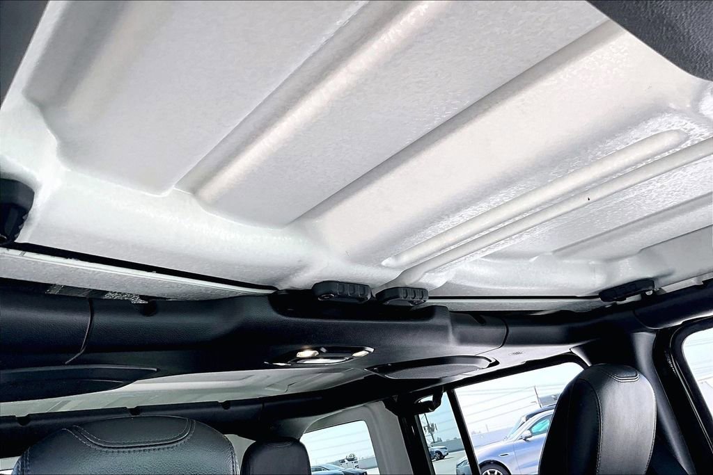 Used 2022 Jeep Wrangler Unlimited Sahara image 24