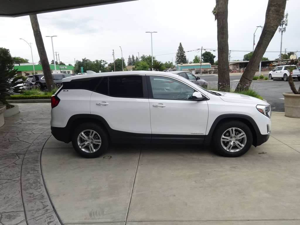 Used 2021 GMC Terrain SLE w/ LPO, Floor Liner Package FWD image 9