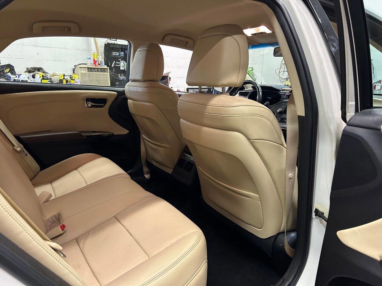 Used 2014 Toyota Avalon XLE image 15