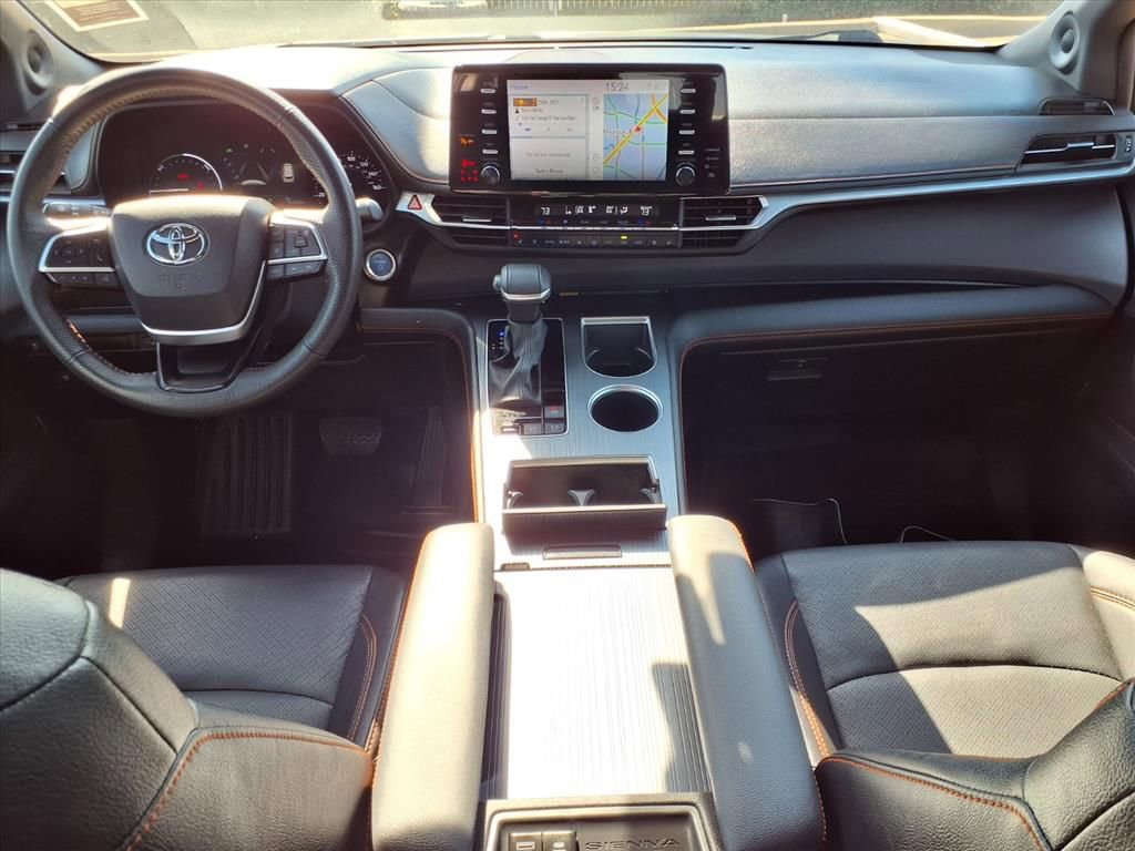 Used 2024 Toyota Sienna XSE w/ XSE Premium Package image 9