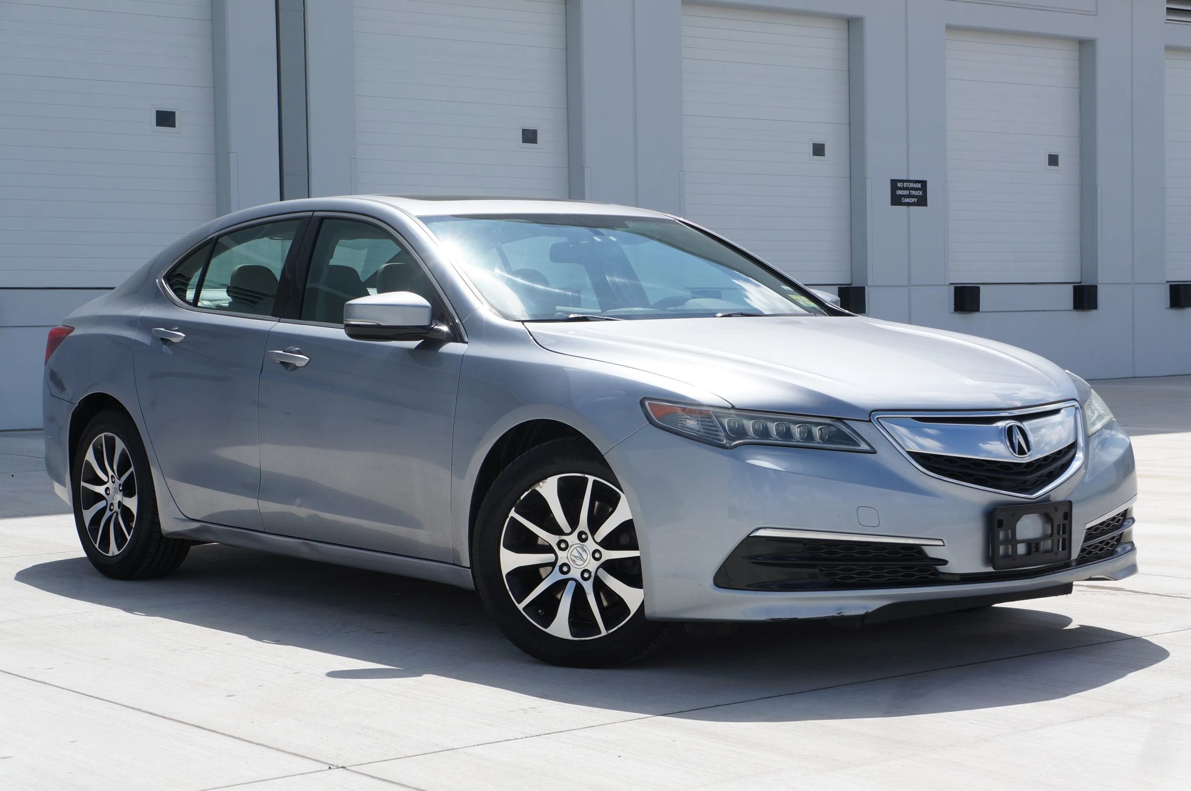 Used 2016 Acura TLX image 2