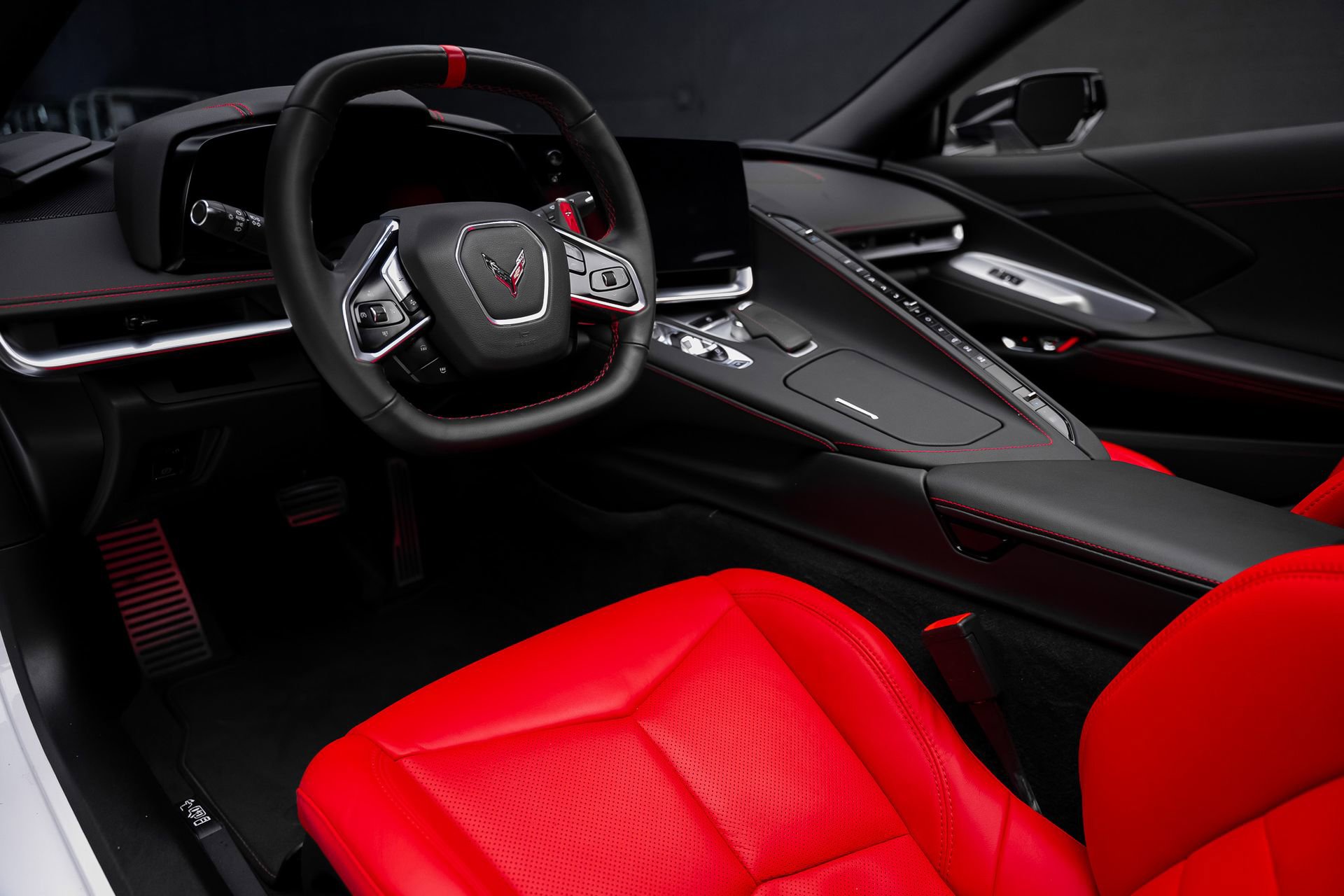 Used 2024 Chevrolet Corvette Stingray Coupe w/ 1LT image 2