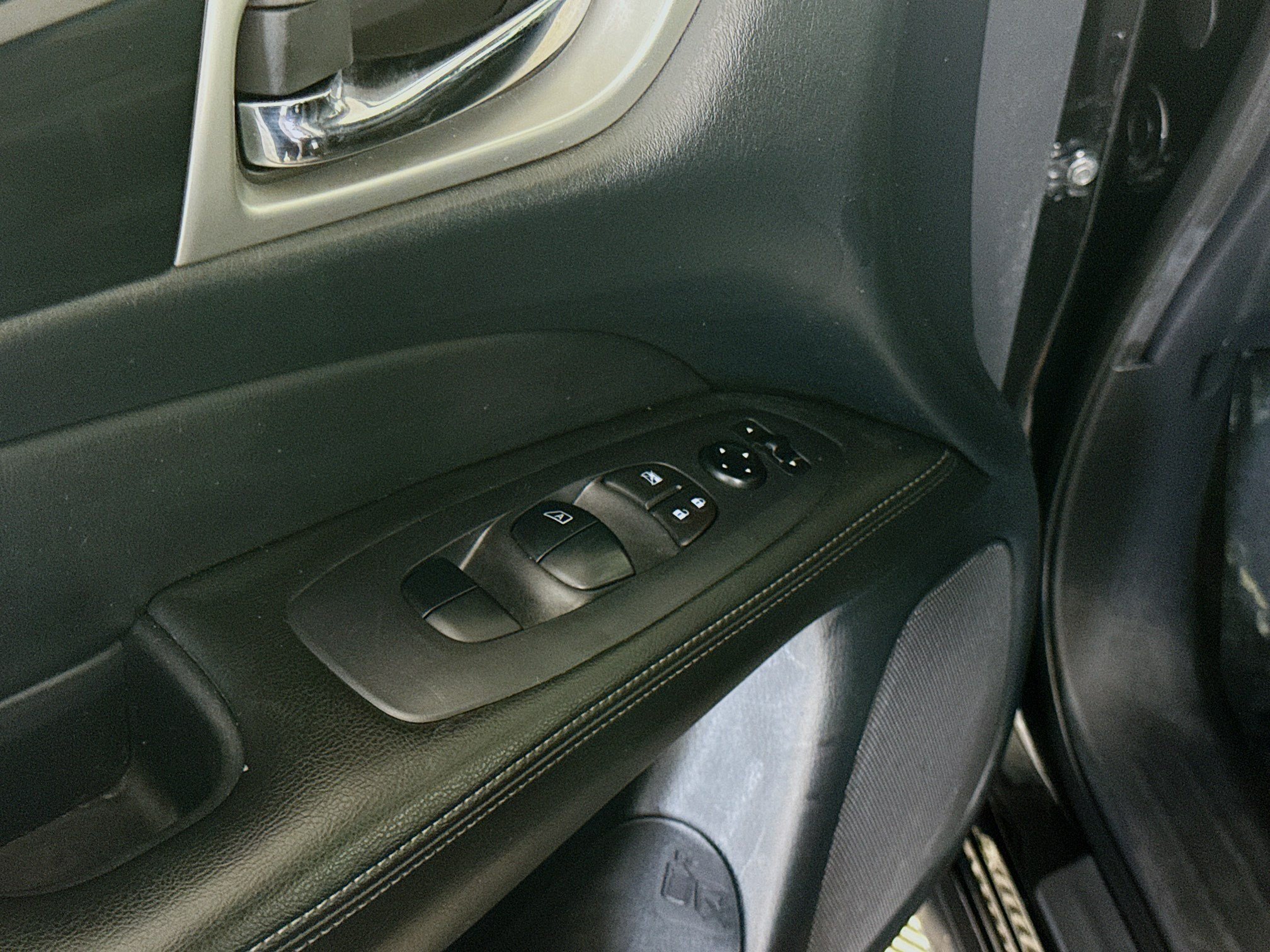 Used 2019 Nissan Pathfinder S AWD/4WD image 24