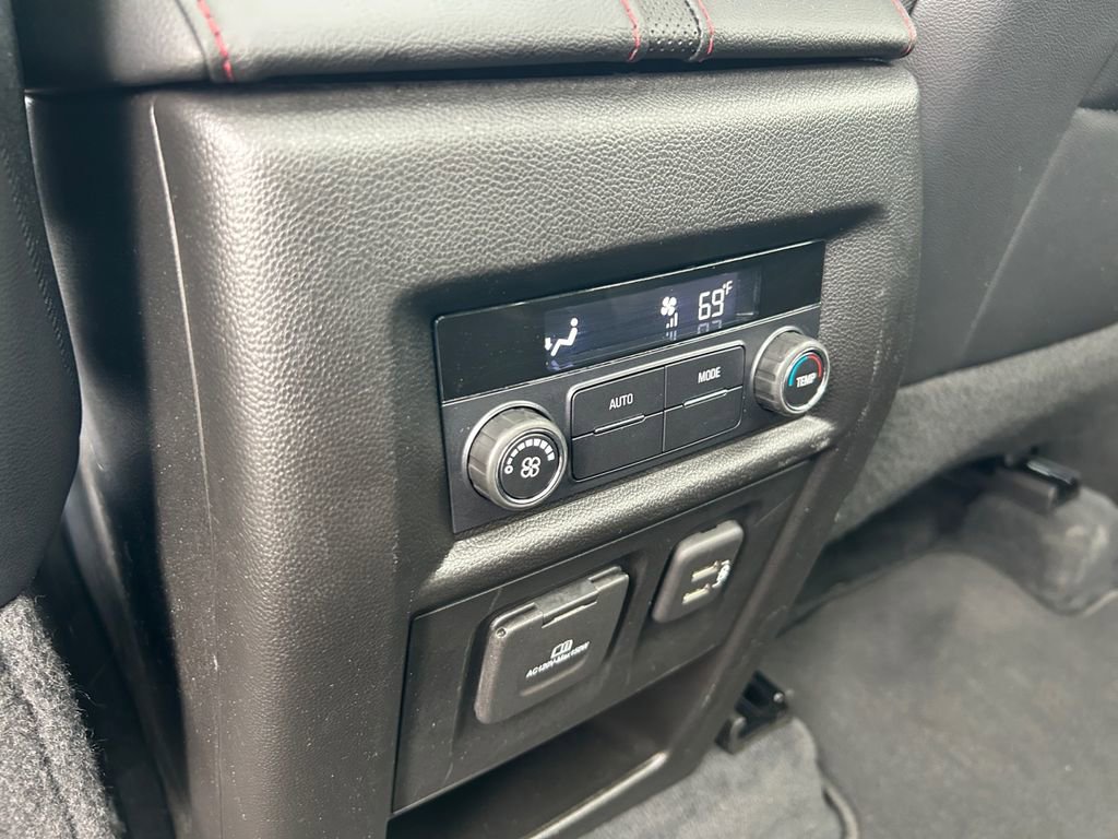 Used 2023 Chevrolet Traverse RS image 37