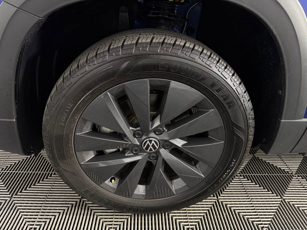 Used 2024 Volkswagen Taos S image 11
