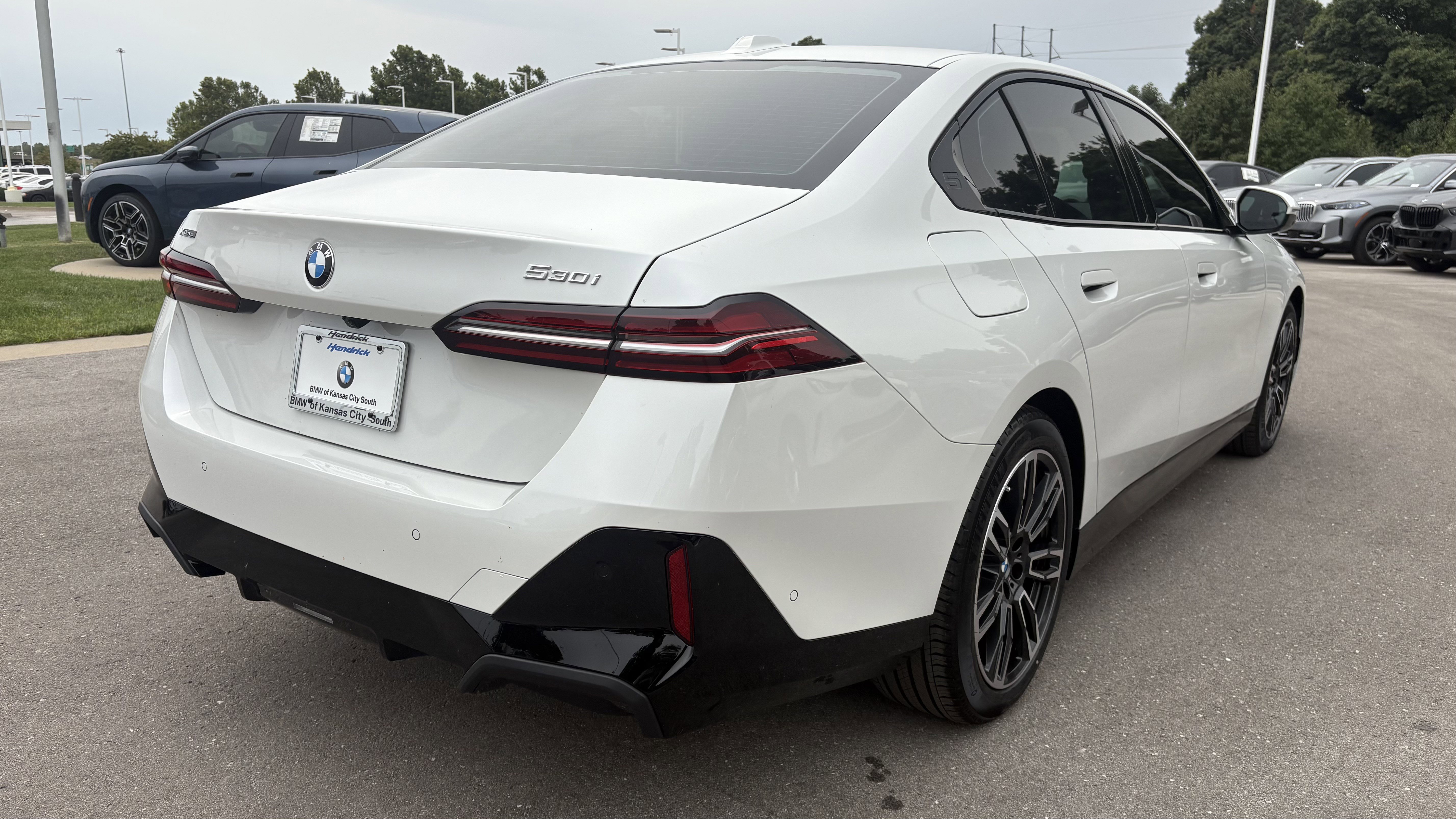 Used 2026 BMW 530i xDrive w/ M Sport Package image 10