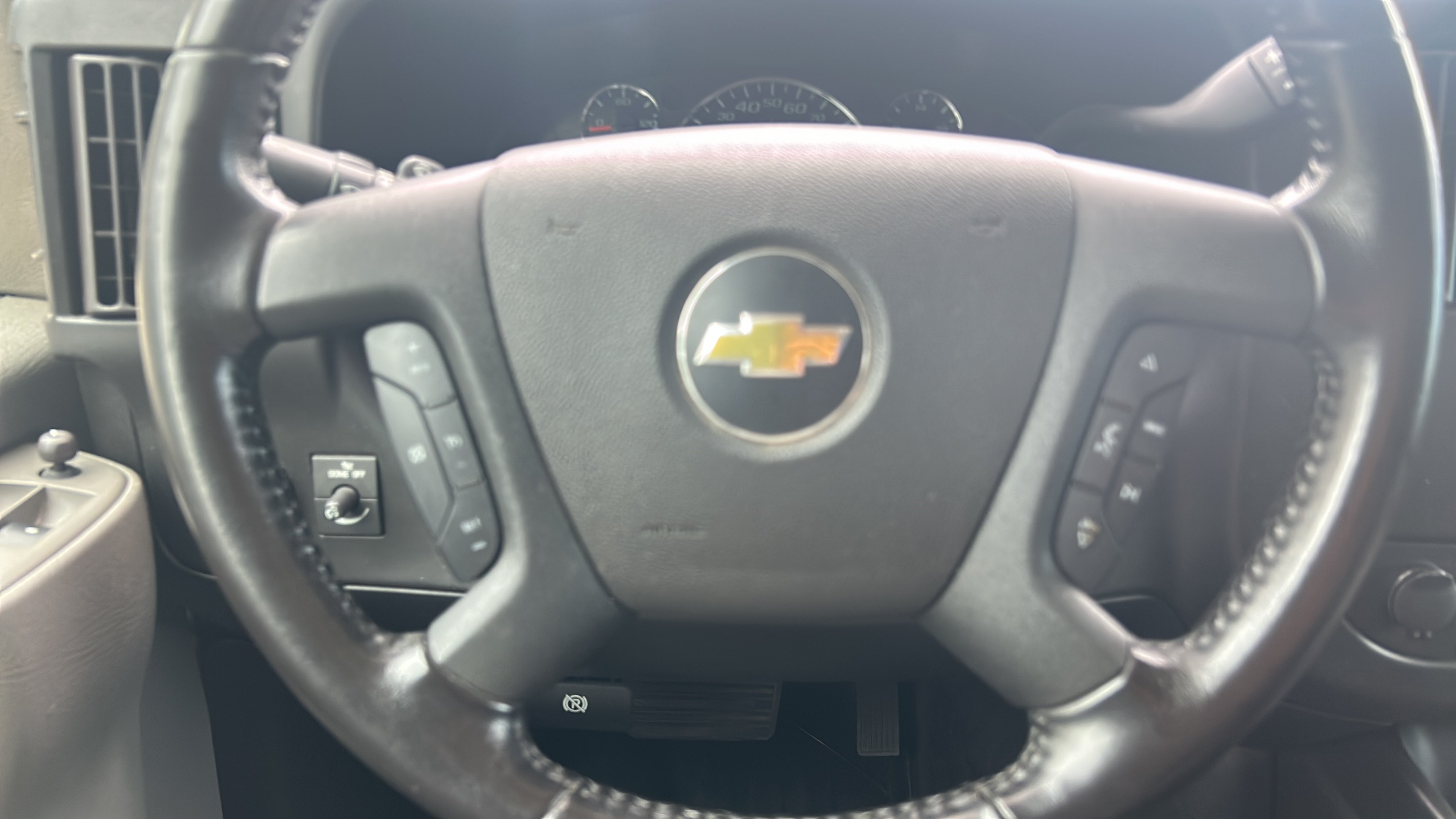 Used 2021 Chevrolet Express 2500 w/ Driver Convenience Package RWD image 23