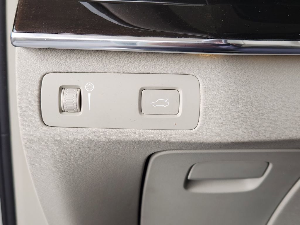 Used 2018 Volvo XC90 T6 Momentum w/ Convenience Package AWD/4WD image 21