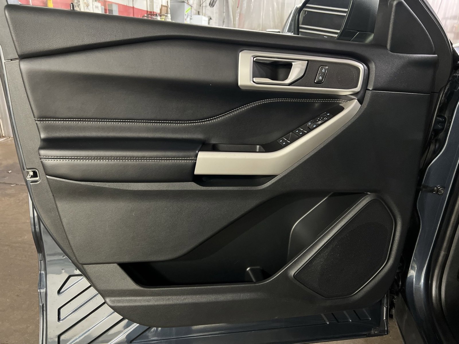 Used 2022 Ford Explorer XLT w/ Equipment Group 202A image 14