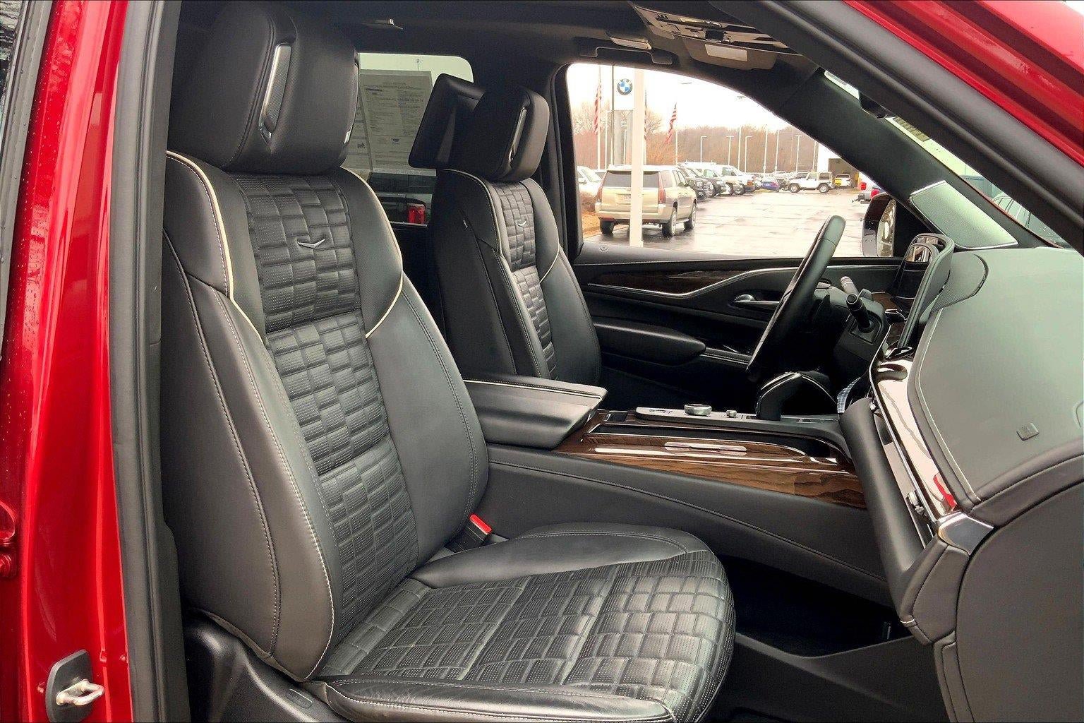 Used 2021 Cadillac Escalade Premium Luxury Platinum w/ Heavy-Duty Trailer Package AWD/4WD image 7