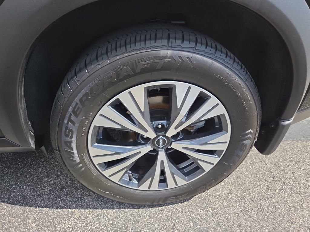 Used 2022 Nissan Rogue SV w/ SV Premium Package image 13