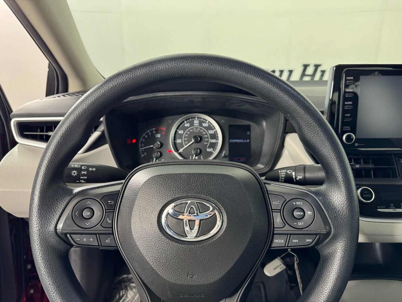 Used 2022 Toyota Corolla LE image 20