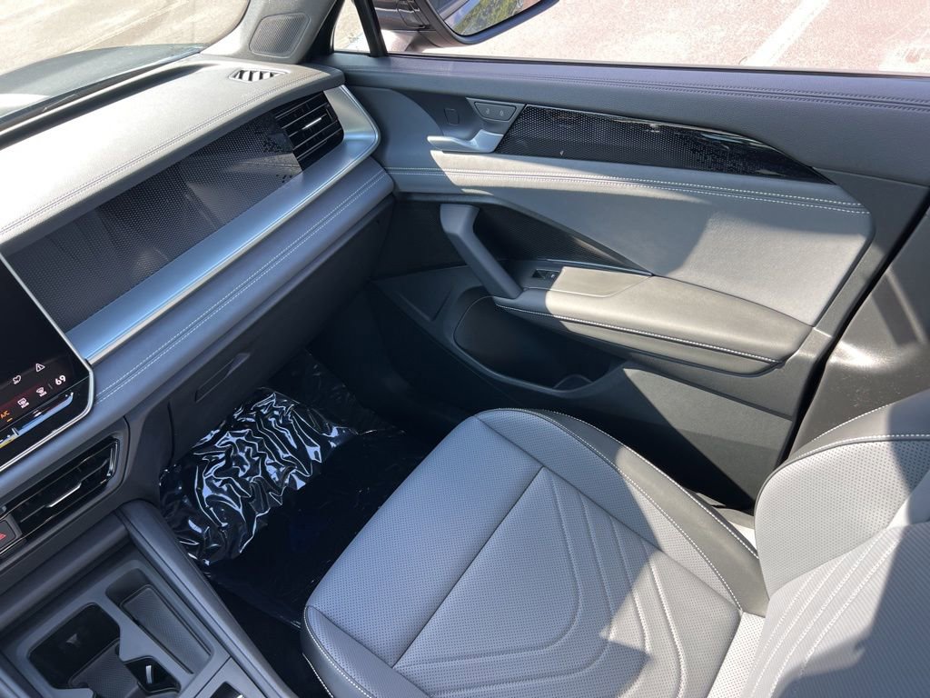 New 2026 Volkswagen Tiguan SE R-Line FWD image 26