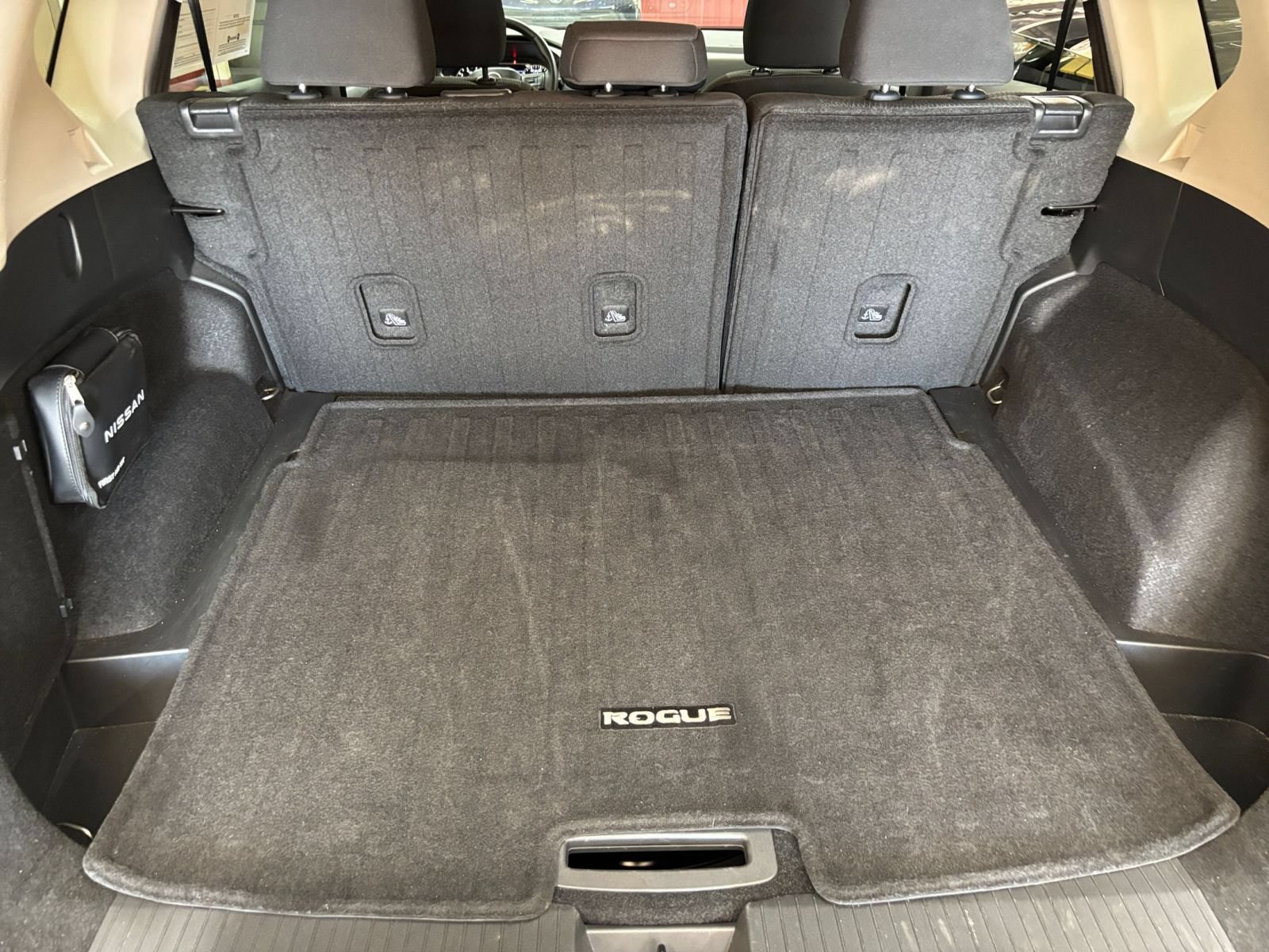 Used 2025 Nissan Rogue SV FWD image 32