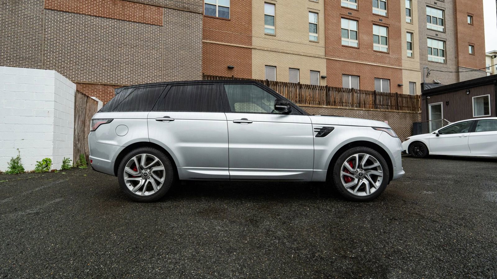 Used 2019 Land Rover Range Rover Sport HSE Dynamic AWD/4WD image 2