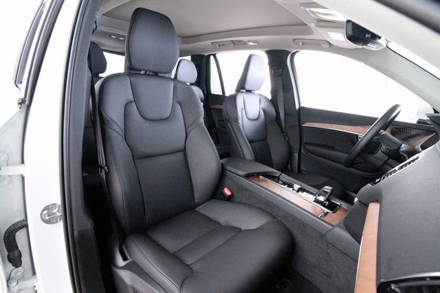 Used 2025 Volvo XC90 B6 Plus w/ Protection Package Premier image 28