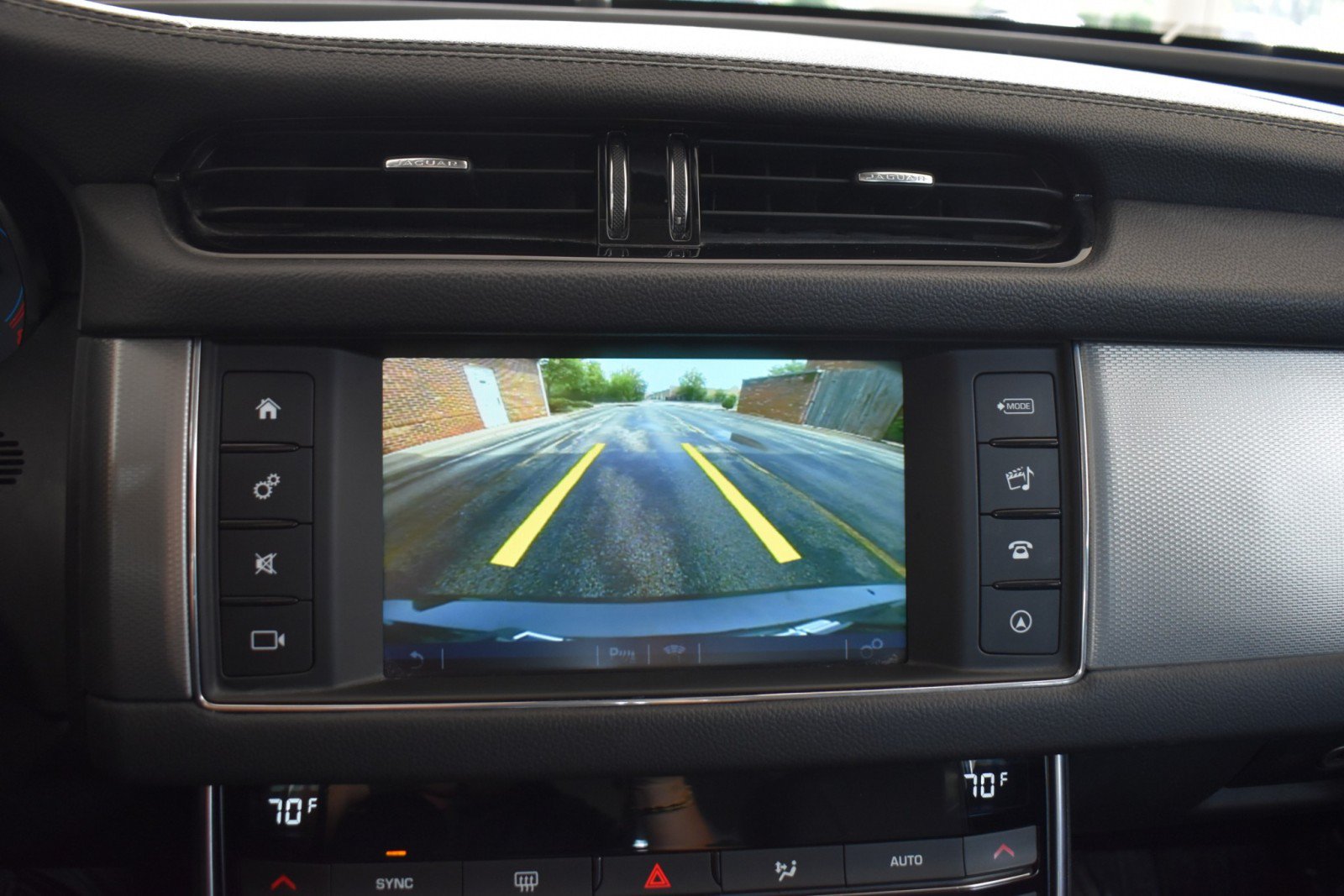 Used 2018 Jaguar XF AWD image 17
