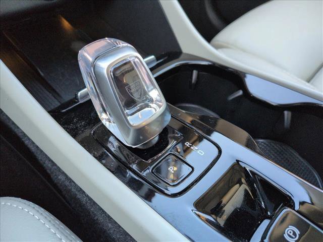 Used 2023 Volvo XC40 B4 Plus w/ Driver Assist Package image 12