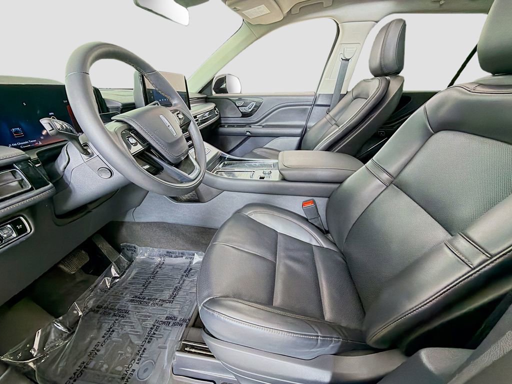 Used 2025 Lincoln Aviator AWD w/ Jet Appearance Package image 23