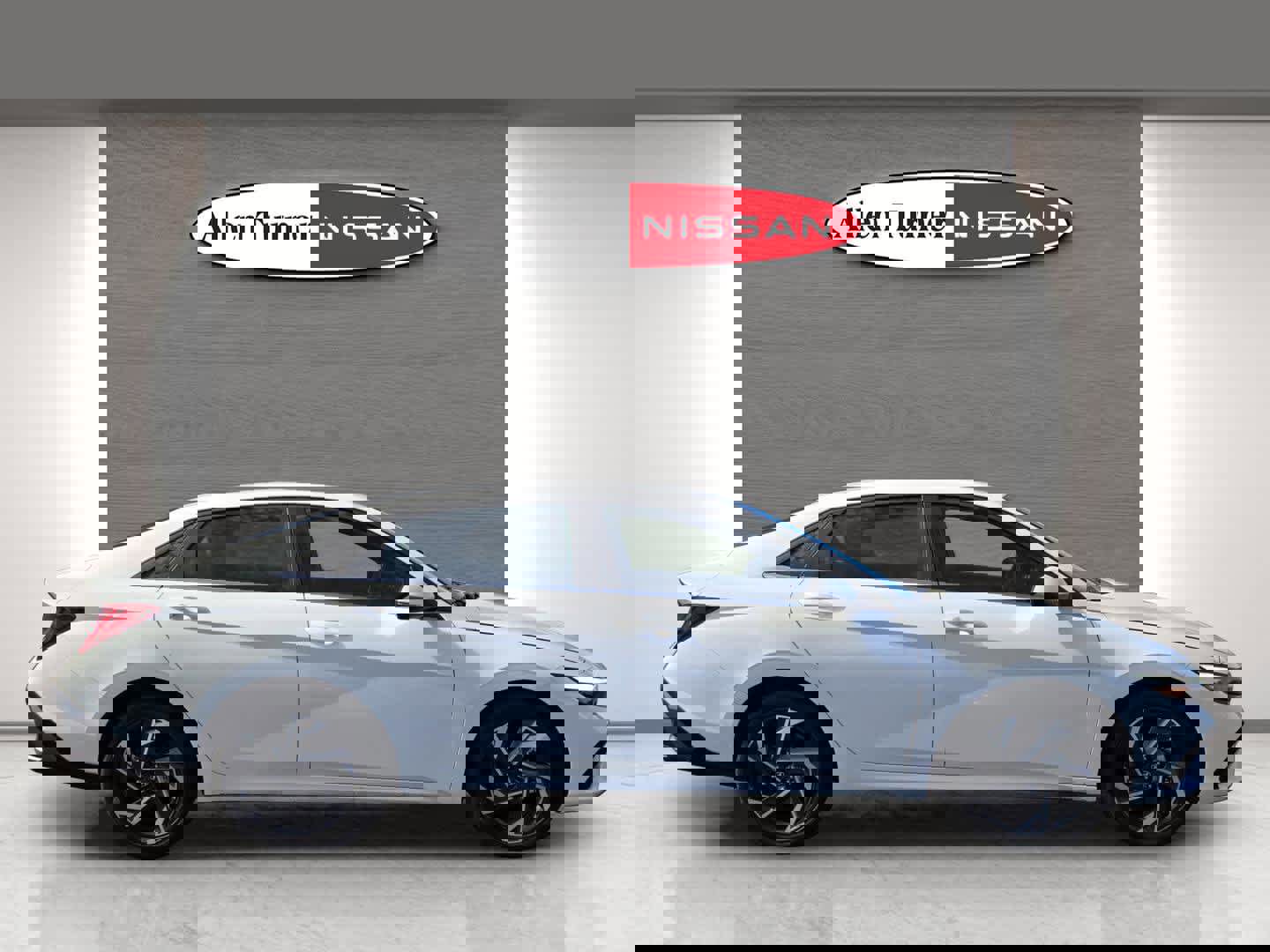 Used 2025 Hyundai Elantra Limited image 5