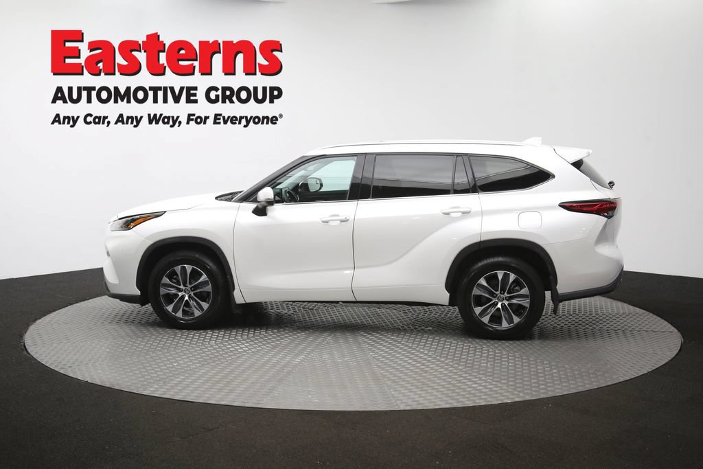 Used 2021 Toyota Highlander XLE AWD/4WD image 62