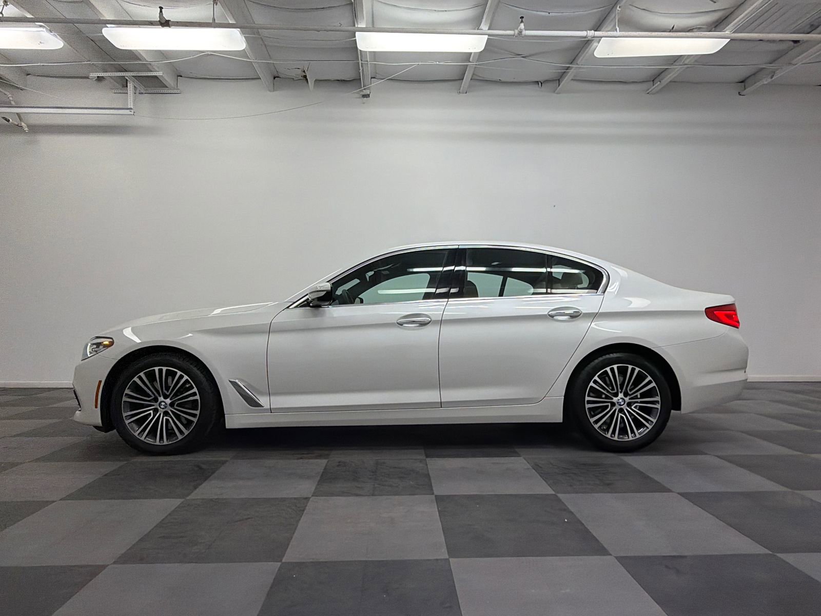 Used 2018 BMW 530i xDrive image 4