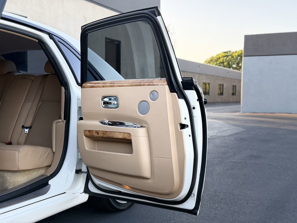 Used 2011 Rolls-Royce Ghost image 35