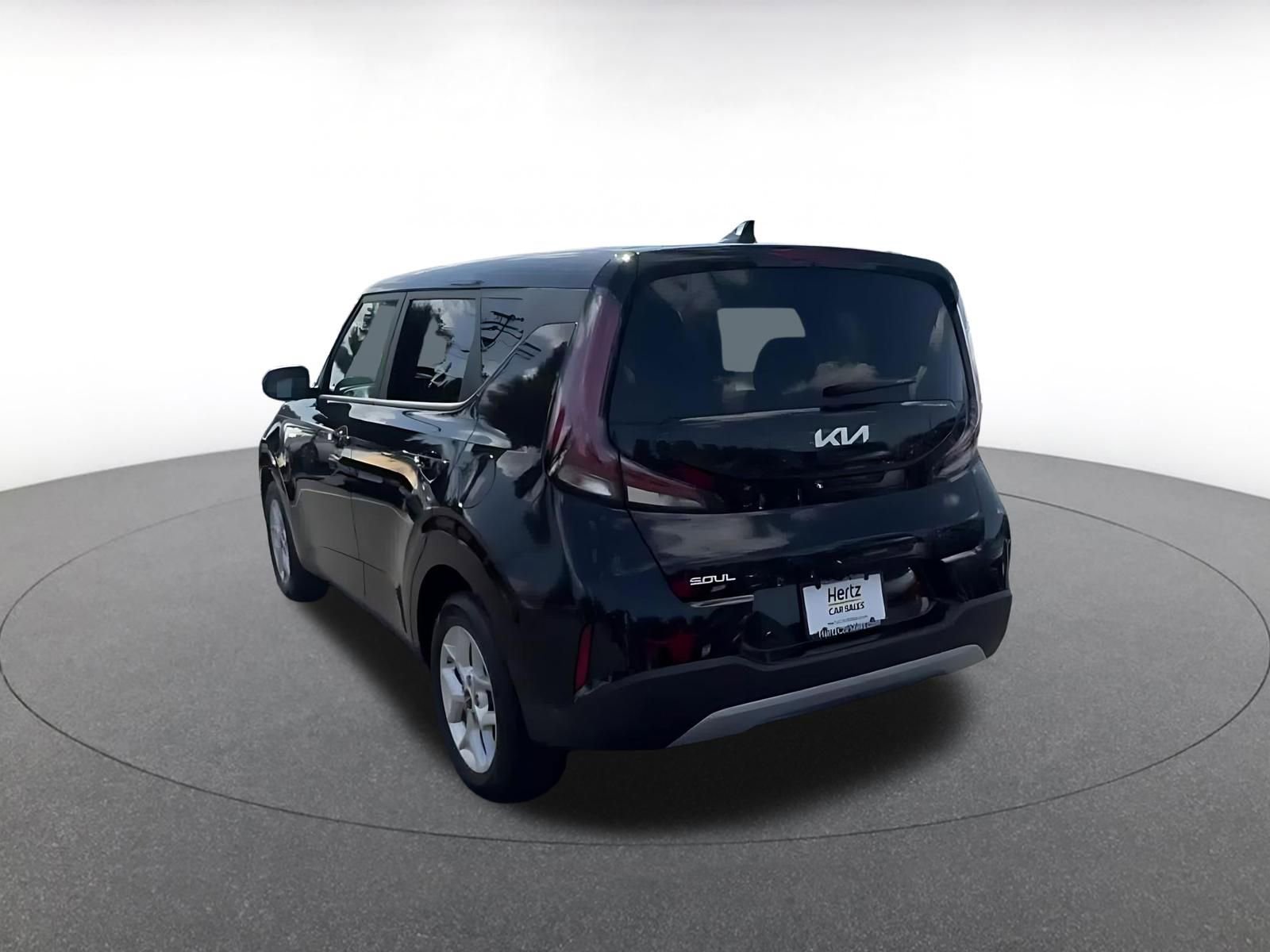 Used 2025 Kia Soul LX w/ LX Technology Package FWD image 11