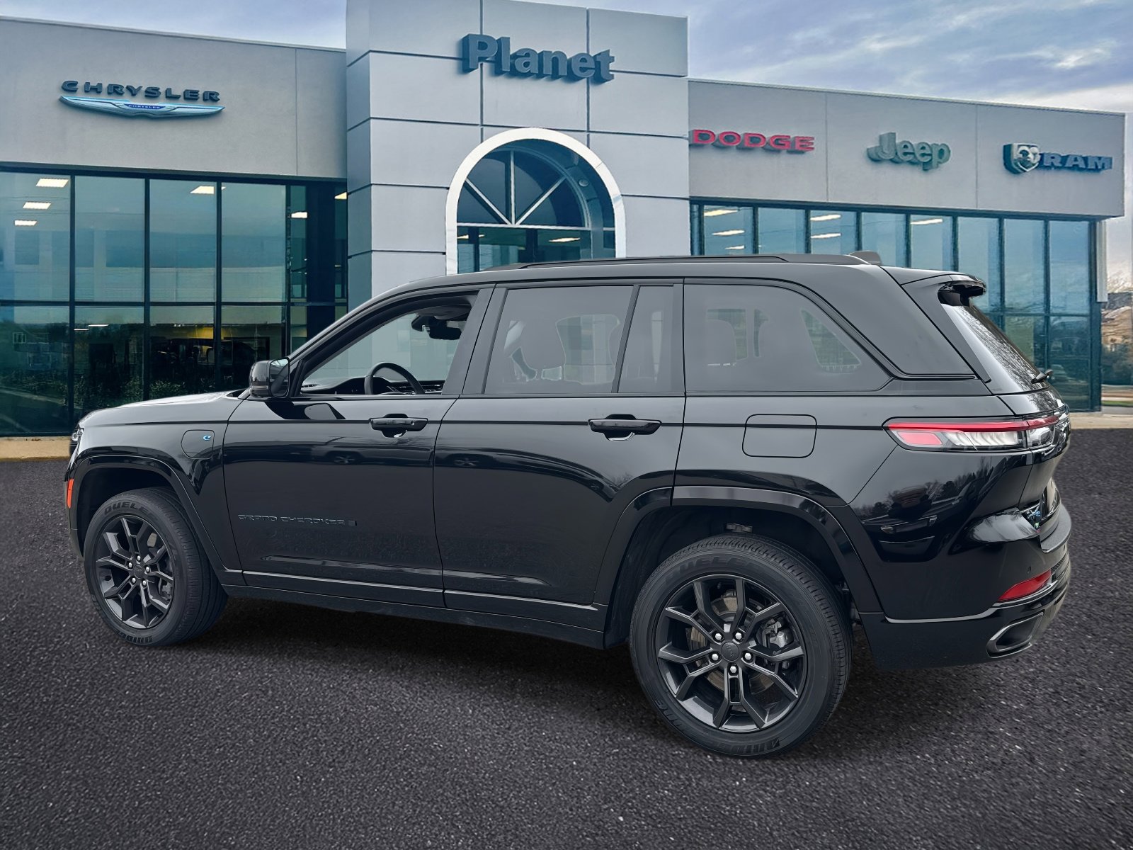 Used 2023 Jeep Grand Cherokee 30th Anniversary image 3