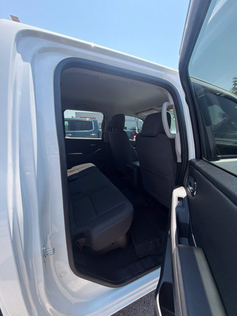Used 2024 Nissan Frontier SV AWD/4WD image 16