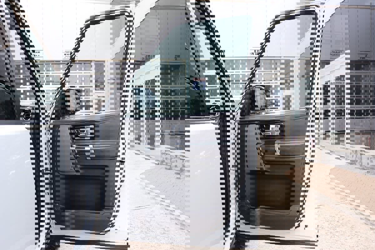 Used 2016 Land Rover LR4 HSE LUX image 47