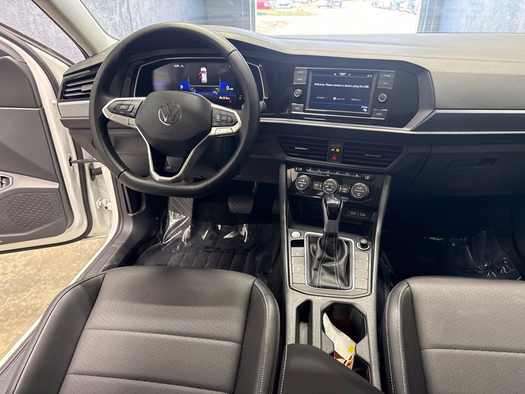 Used 2023 Volkswagen Jetta SE w/ Panoramic Sunroof Package FWD image 22