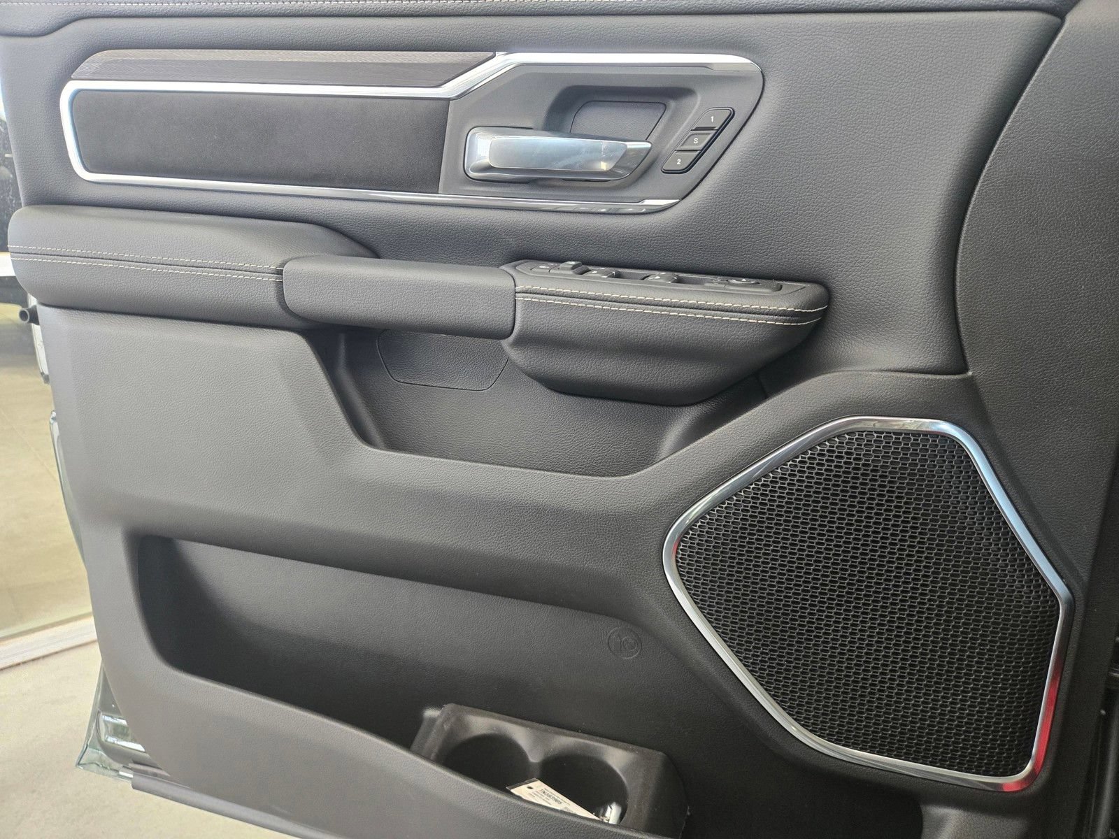 New 2026 RAM 1500 Laramie AWD/4WD image 13