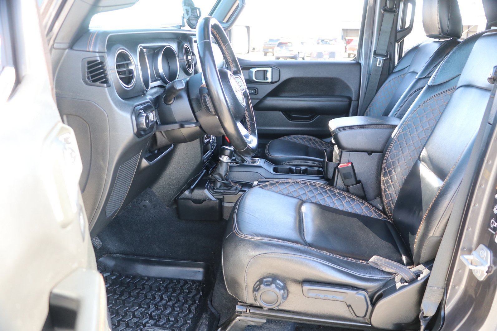 Used 2020 Jeep Wrangler Unlimited Sahara AWD/4WD image 12
